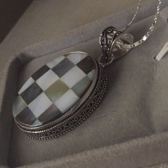 Jewelry - NEW UNIQUE Abalone Shell design Pendant necklace